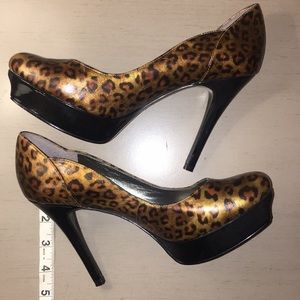 🐆👠Never worn Guess leopard heels 🐆 👠